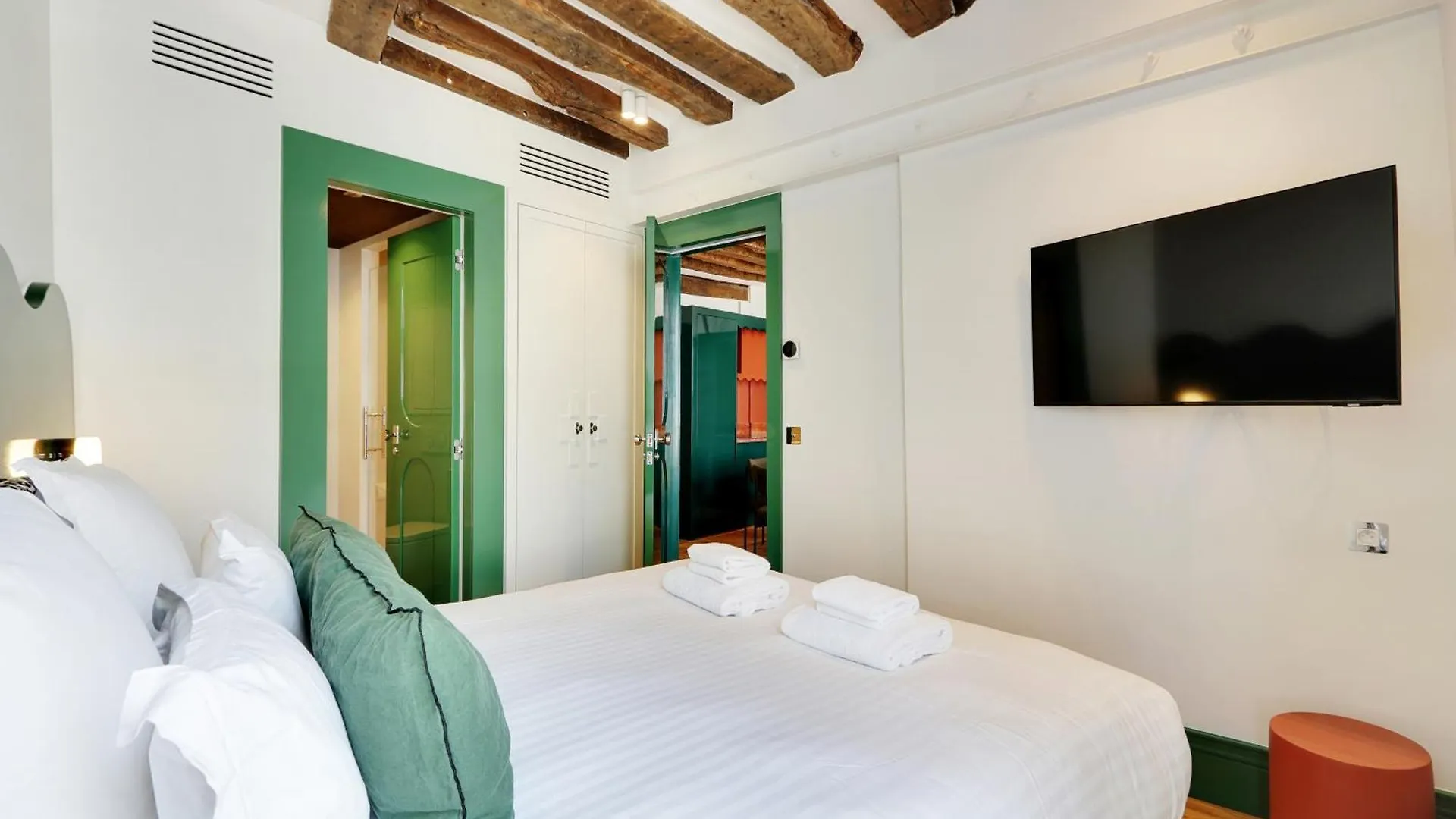 Paris Home Collection Serviced Apartments In Notre Dame - Rue Savoie