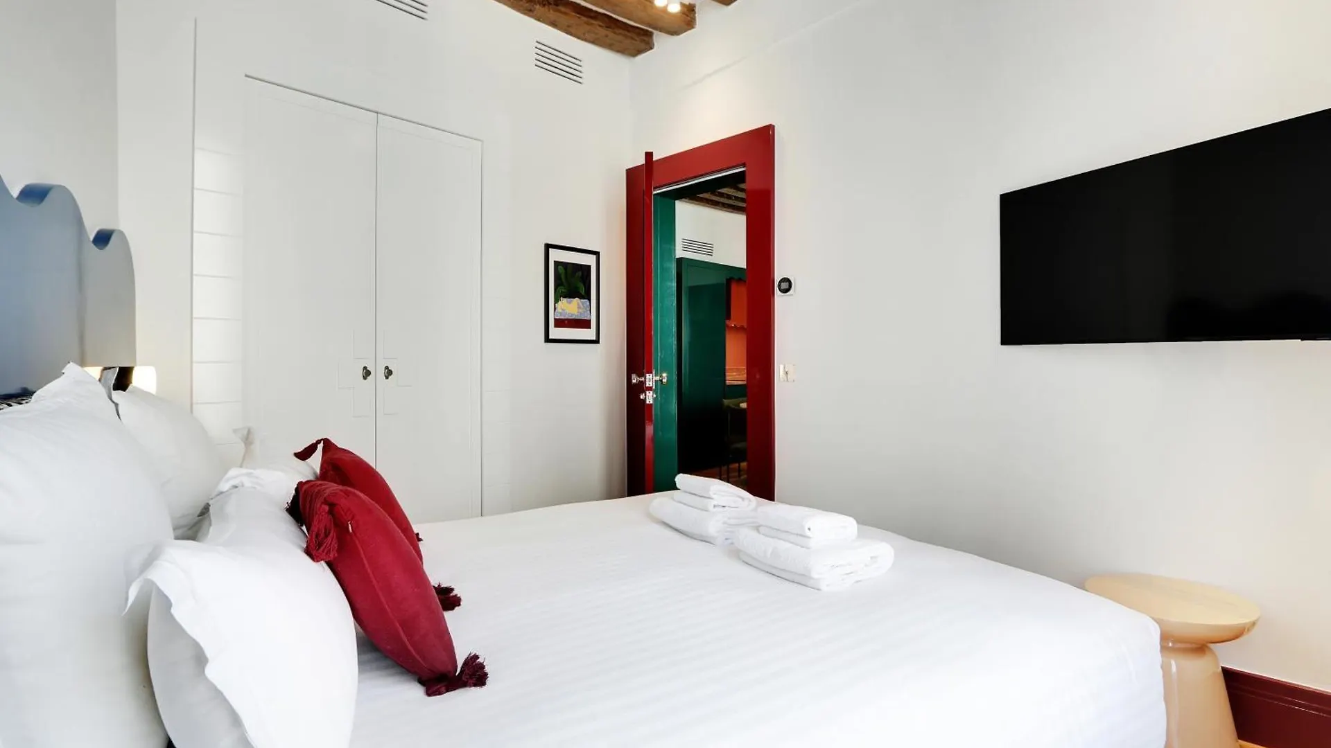 Paris Home Collection Serviced Apartments In Notre Dame - Rue Savoie