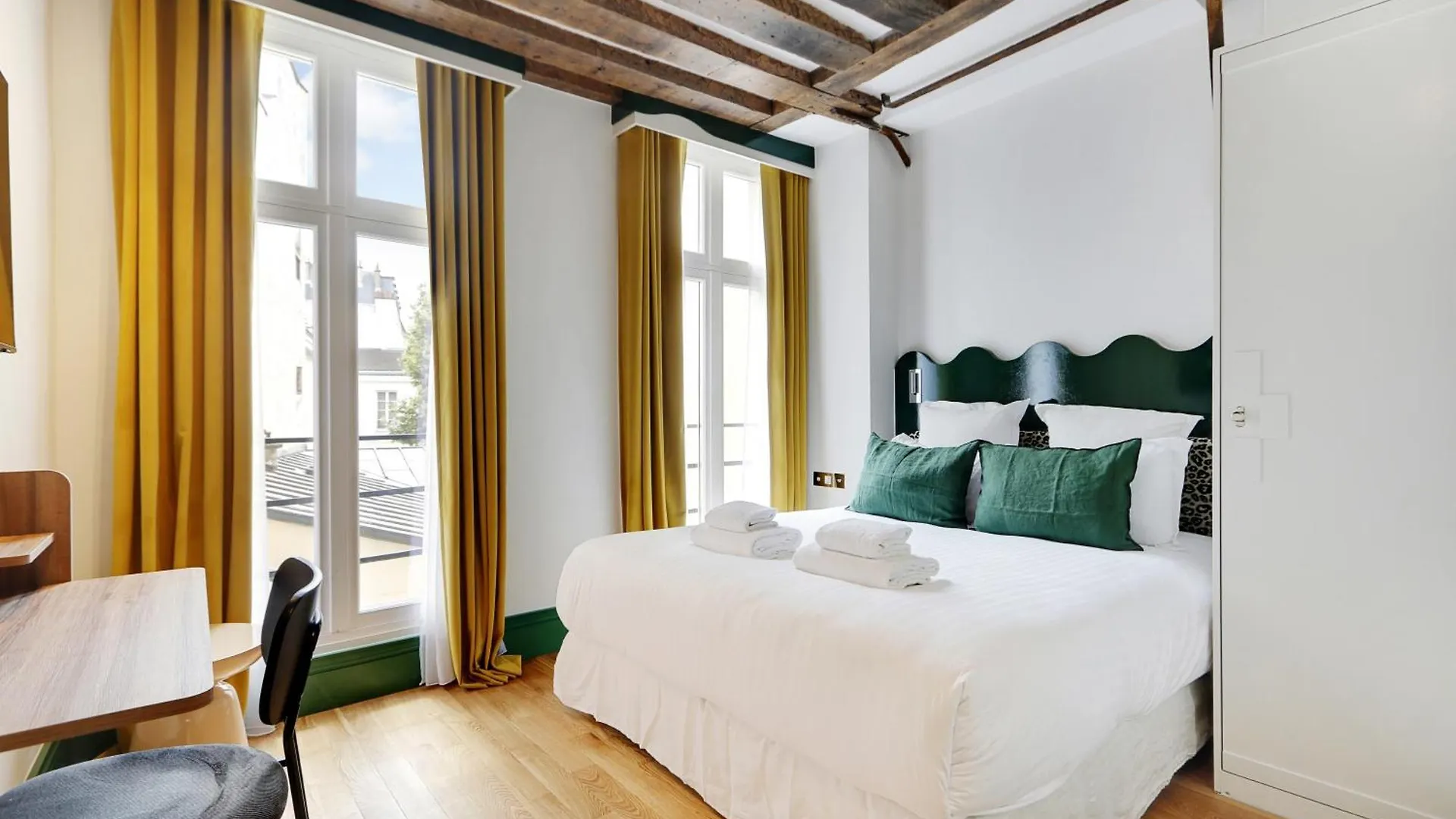 Paris Home Collection Serviced Apartments In Notre Dame - Rue Savoie