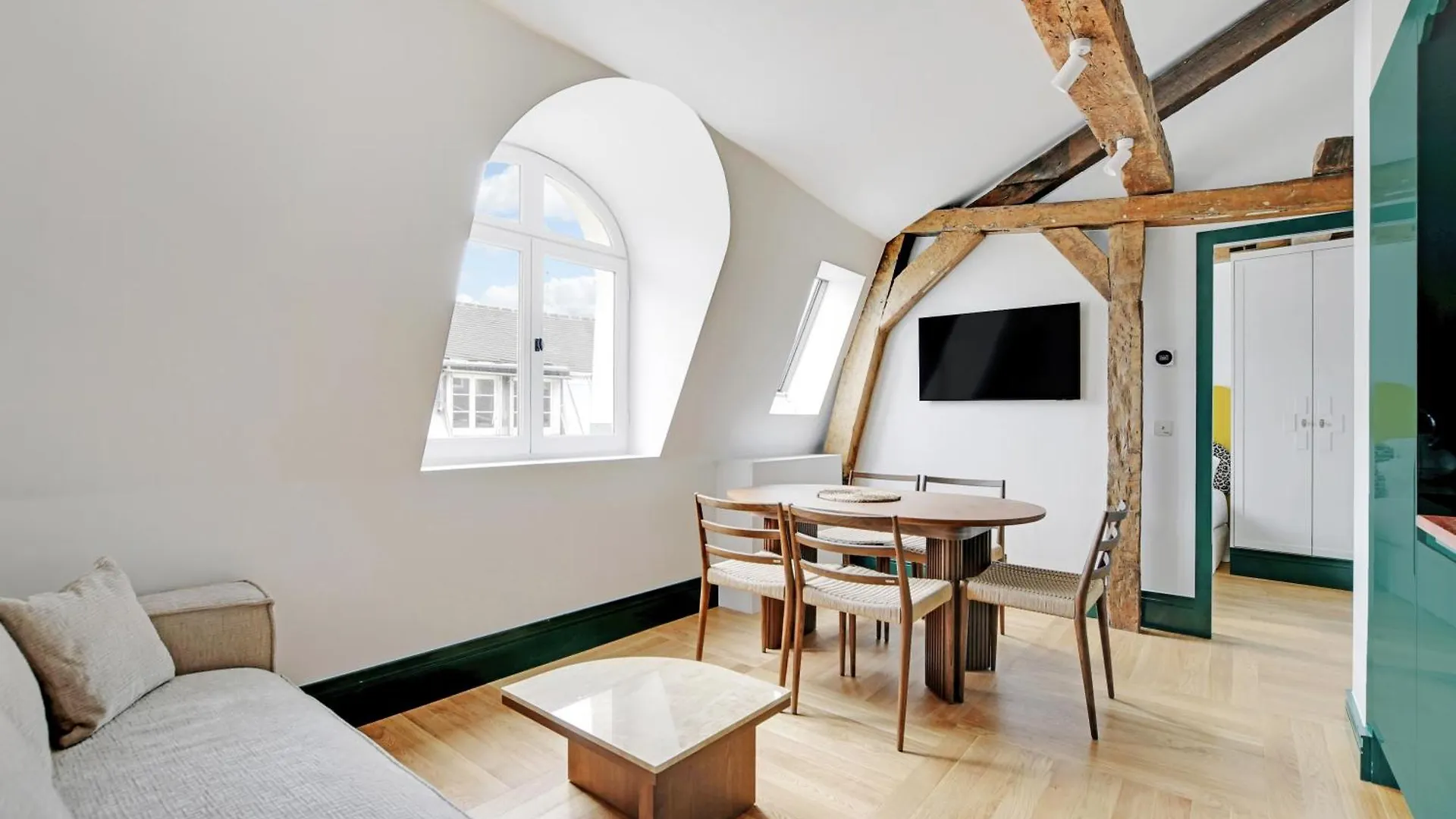 Paris Home Collection Serviced Apartments In Notre Dame - Rue Savoie
